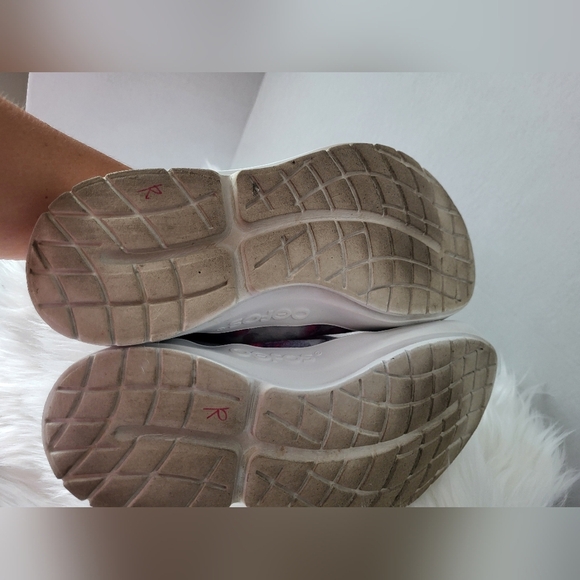 Oofos Tie-Dye Slip-On Shoes, Size 10 - Picture 5 of 7